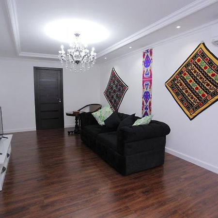 Overlooking Registan Square Luxury 2 Bedrooms Apartment Samarkand Bagian luar foto