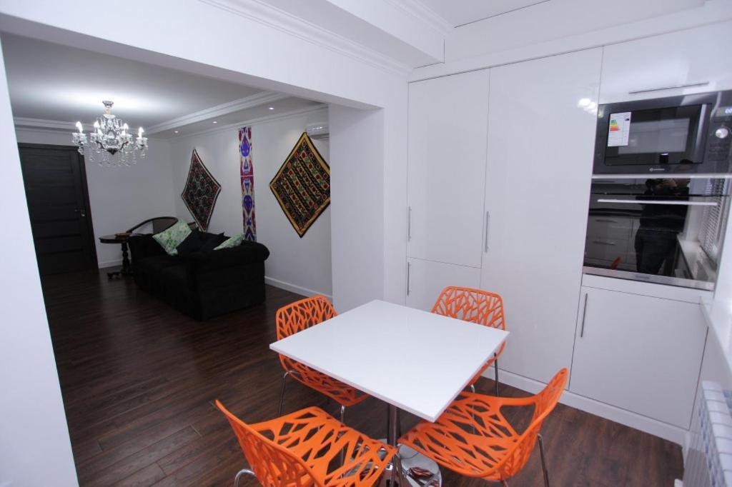 Overlooking Registan Square Luxury 2 Bedrooms Apartment Samarkand Bagian luar foto