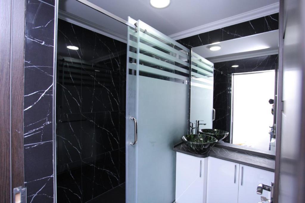 Overlooking Registan Square Luxury 2 Bedrooms Apartment Samarkand Bagian luar foto